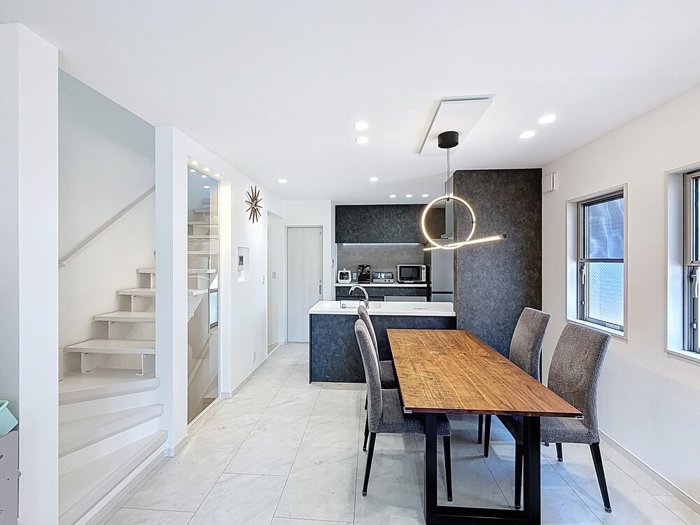 中古戸建てを自分らしく！シンプル＆モダンにまとめたリノベーション。