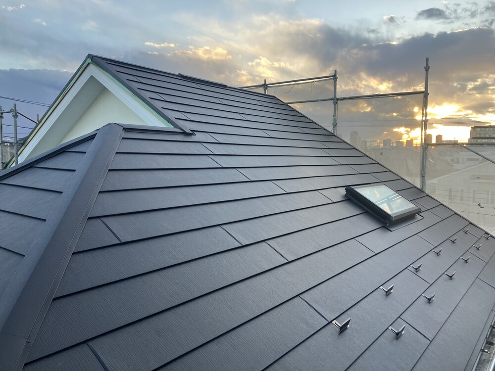 ガルバリウム鋼板を施工。