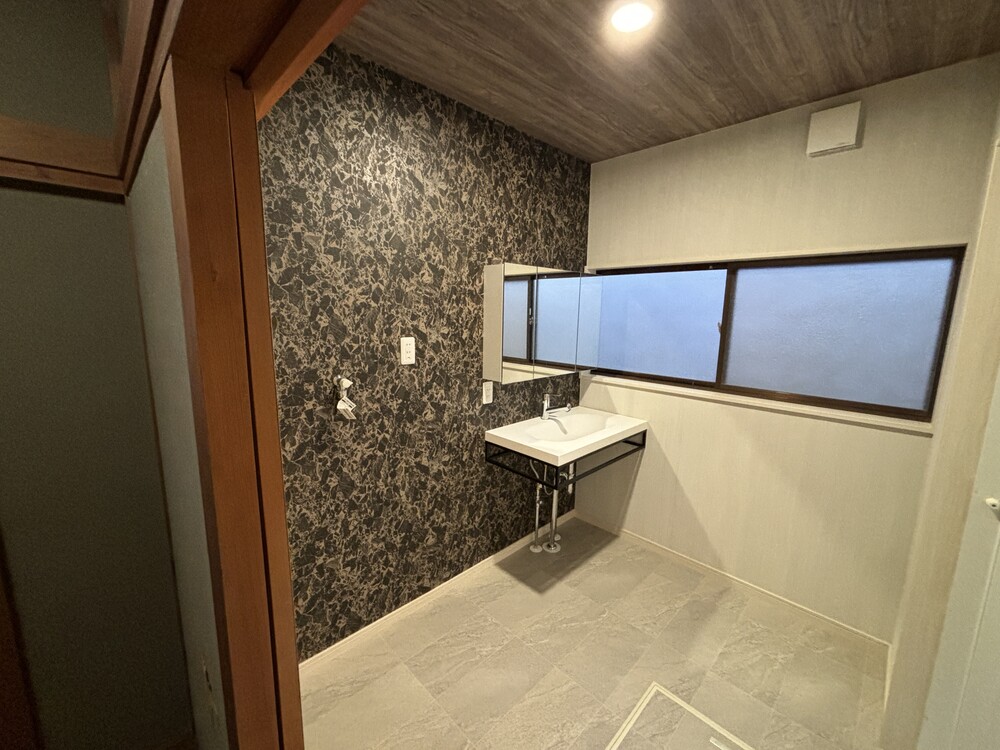 施主のこだわりが反映された洗練された洗面所へ