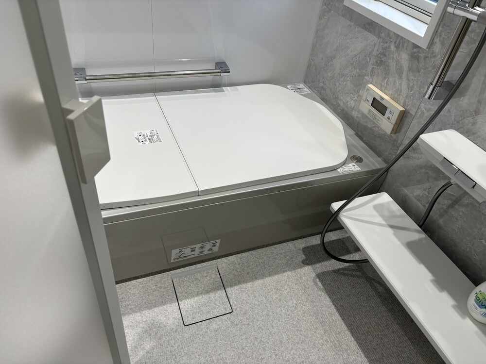 TOTO「シンラ」を採用。肩楽湯などの機能と、上質なデザインで心身を癒やす空間へ。