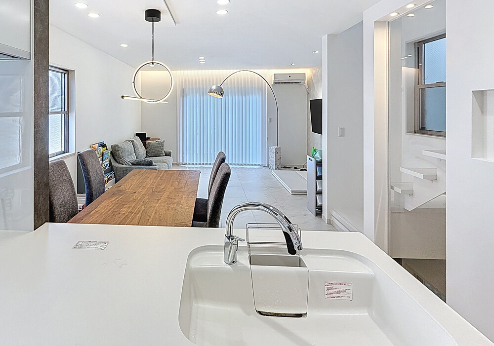 タッチレス水栓について「便利ですね。無かった頃にはもう戻れないです」とご主人。