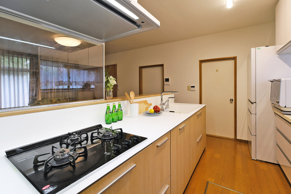 機能美のザ・クラッソ。家具と調和し上品に輝くキッチン。