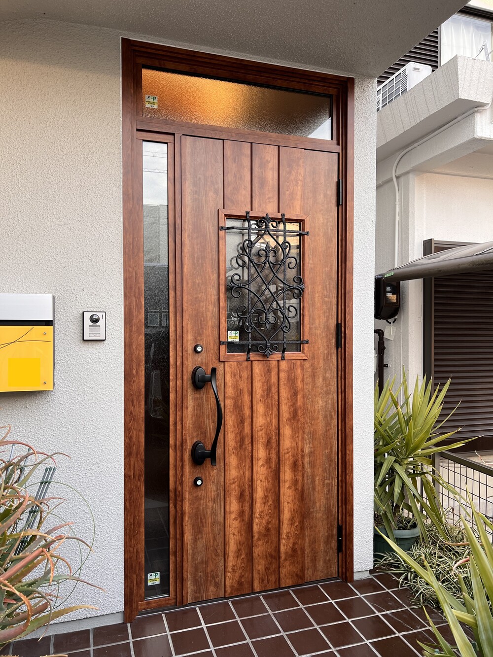 住宅の顔をお色直し