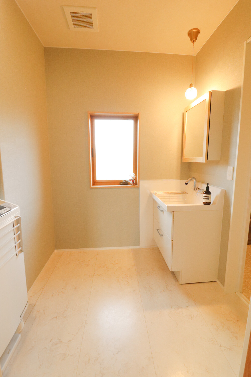 使いやすさと可愛らしさを両立した、洗面脱衣室へと変わりました