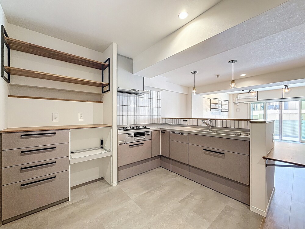 キッチンはPanasonic「ラクシーナ」。