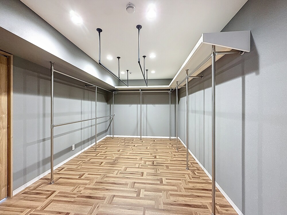 お洋服好きなM様は、以前はトランクルームをレンタルし収納されていたそうです。