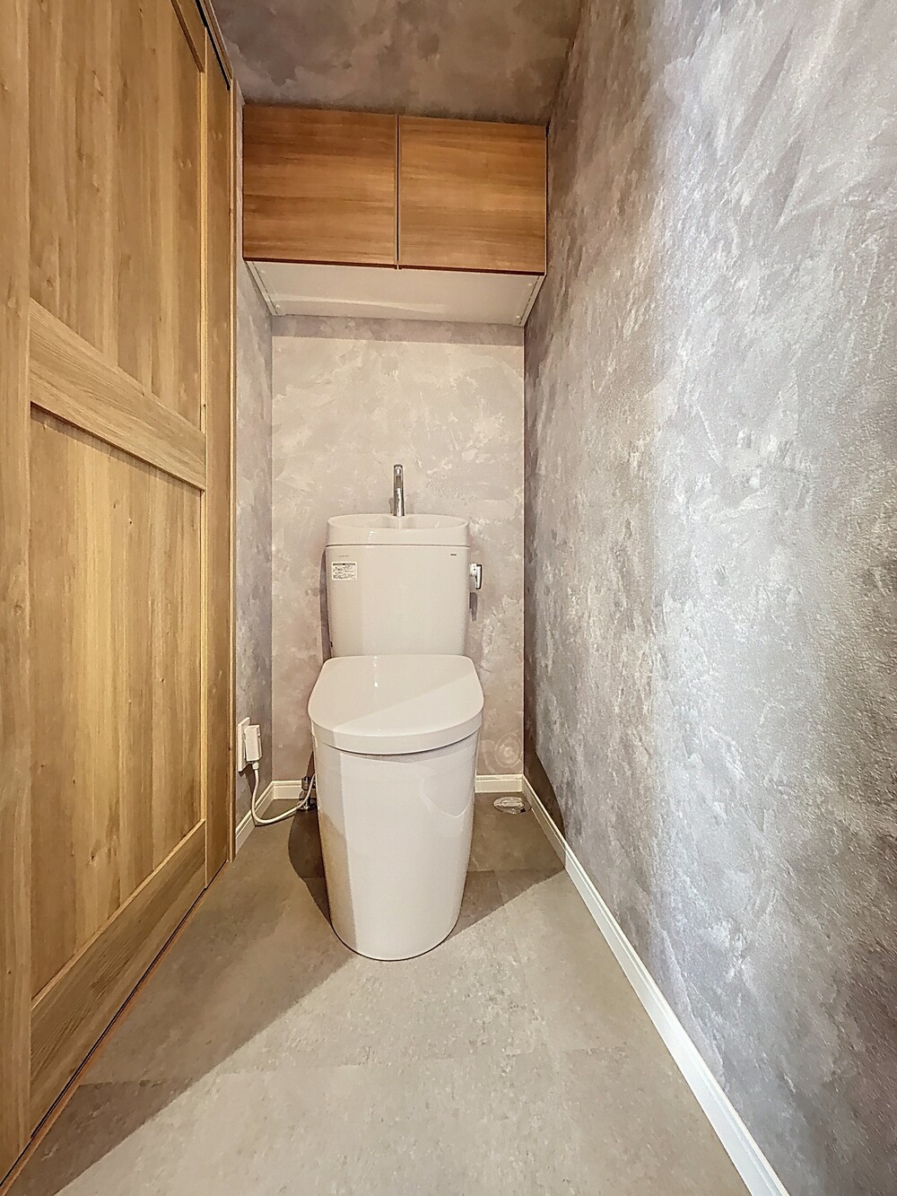 トイレはTOTO「ピュアレストEX」。