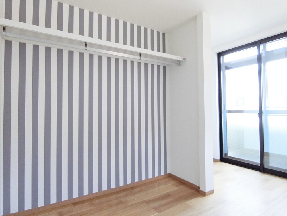 6畳の子供部屋は、ベッドと机を置くとちょうど良い広さ。扉を開くとリビングなので、親子のコミュニケーションもとりやすい間取りです。