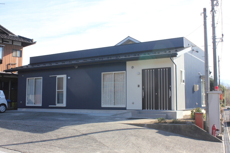 住まいの中心に火を灯す 　店舗から住宅へ、暮らしを再構築