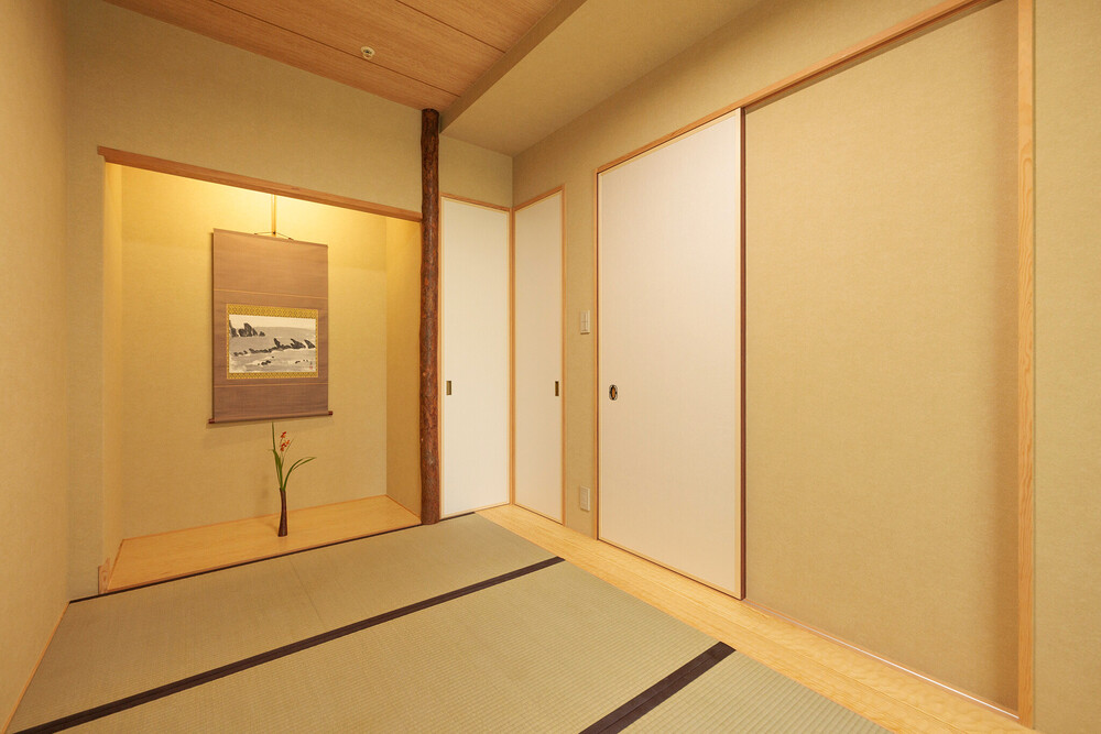 洋室を解体し、畳敷きの本格的な和室へと大胆に生まれ変わりました。