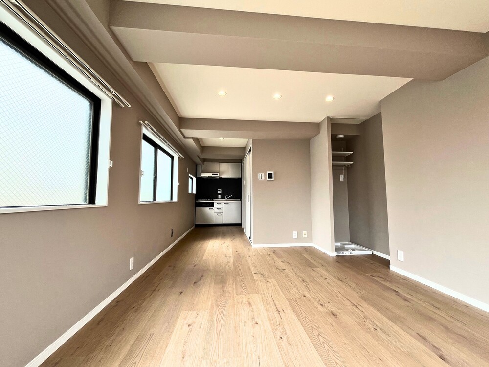 築35年の賃貸物件を再生。ナチュラルモダンで住み心地の良い空間へ