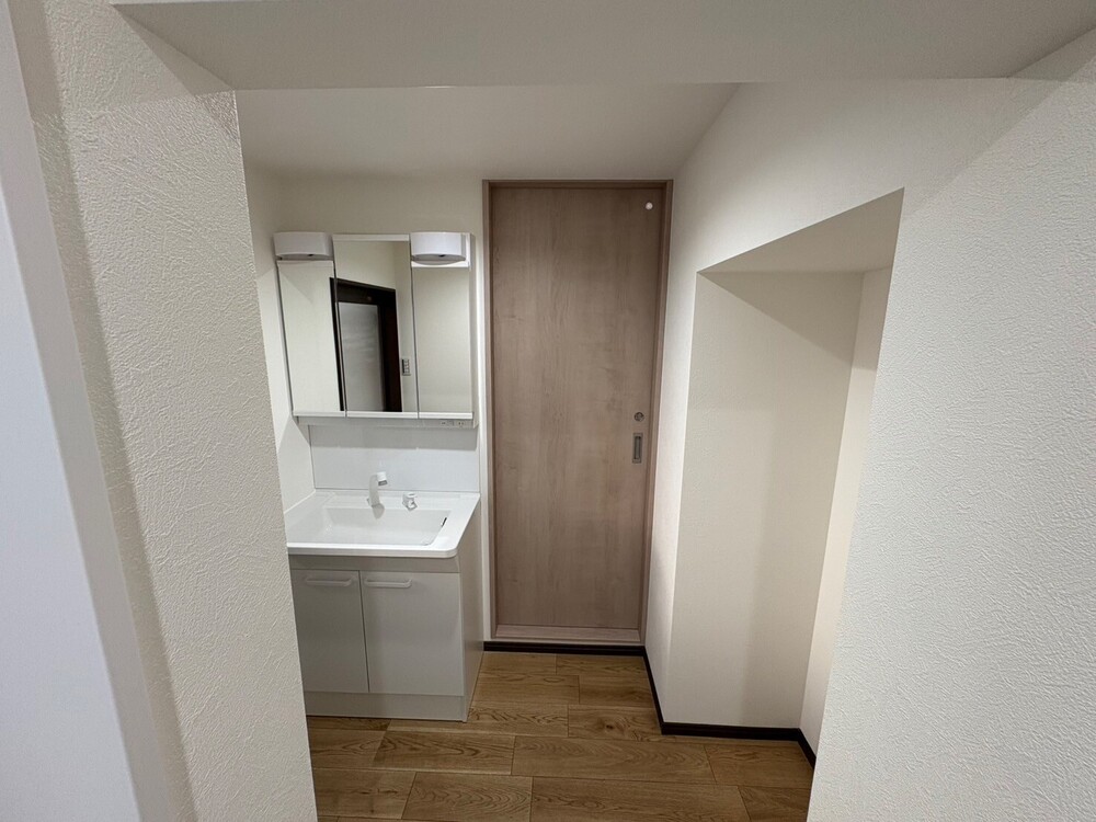 TOTOVシリーズ　化粧台と脱衣スペースをひとまとめに