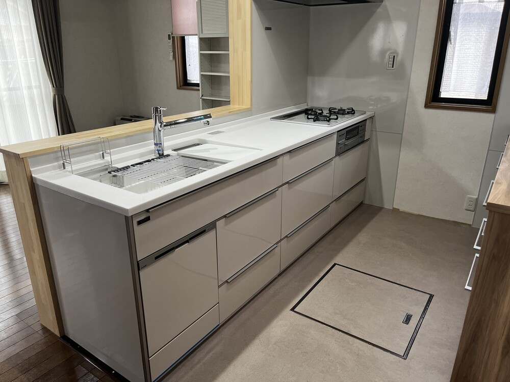 キャビネット自体がホーロー製のため、マグネットの間仕切りを自由に配置でき、収納物に合わせてカスタマイズ可能です。