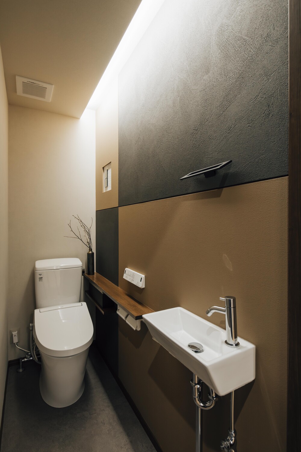 家の中心に配置したトイレ