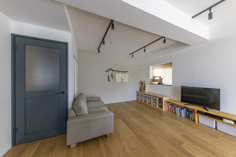 アクセントになるグリーンの建具