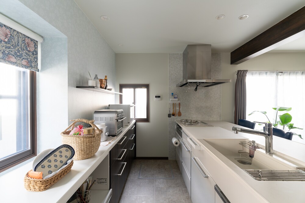 開放感と収納量、好きも取り入れたキッチン