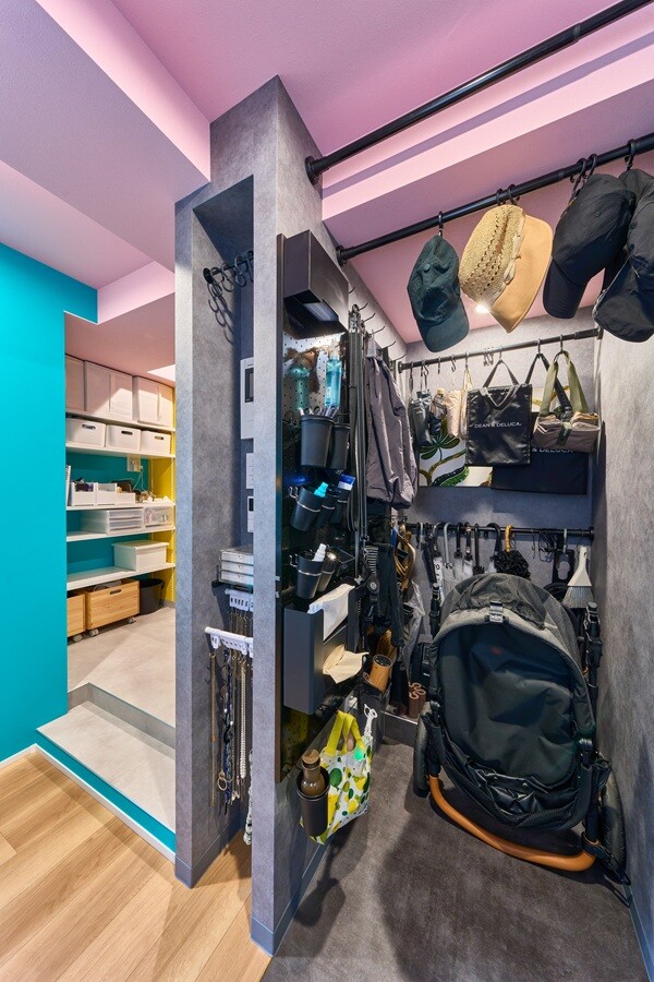 家族用玄関は、ホールに無駄な空間ありません。収納が充実しています。