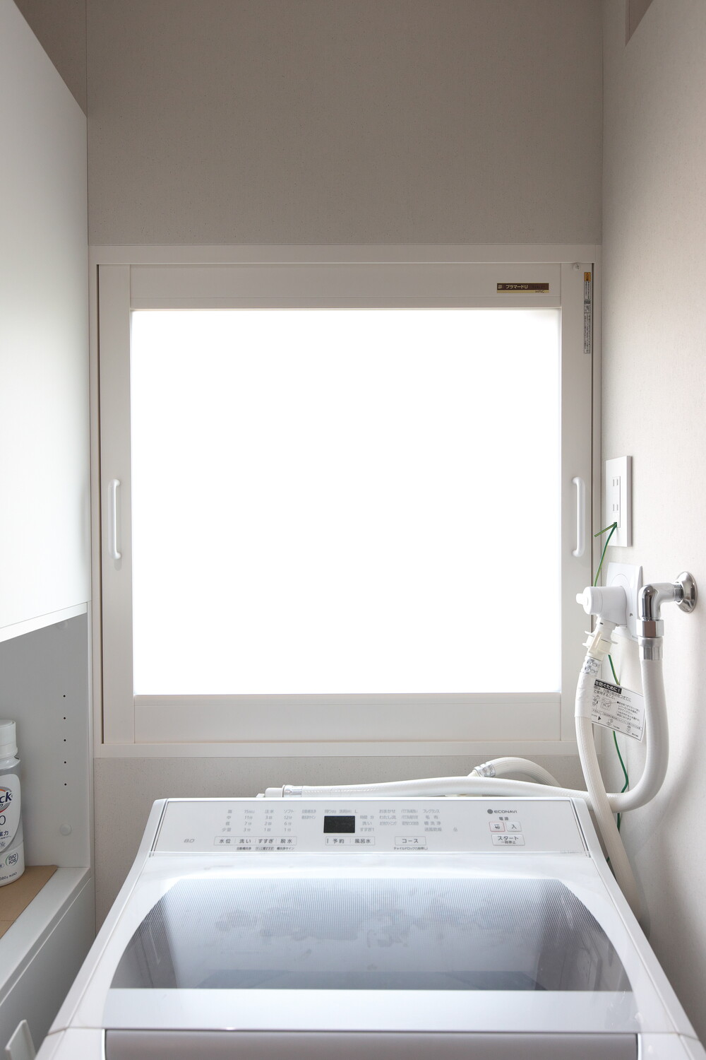 視線と冷えをやさしく遮る、内窓のある安心感