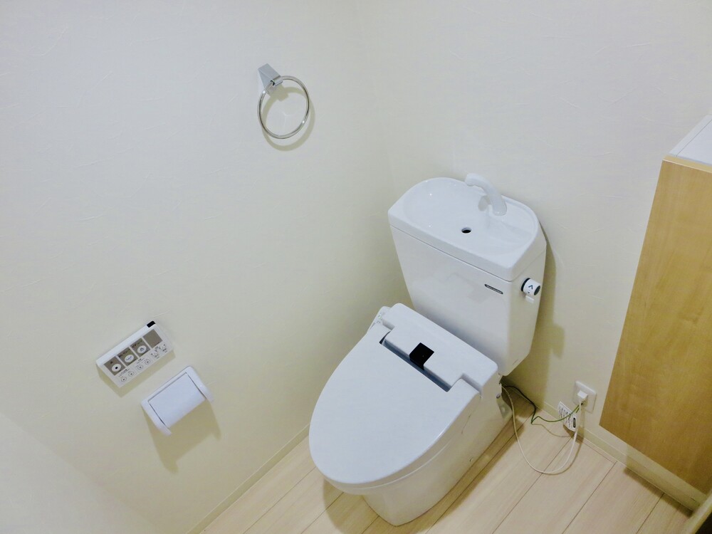 気兼ねなく使えるトイレ  独立空間となったことで、家族も来客も安心。 小さな遠慮がなくなりました。