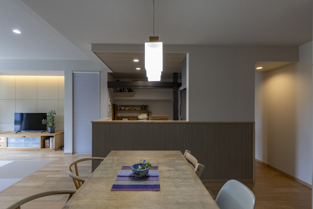 家族の気配を感じながら作業できるダイニングキッチン