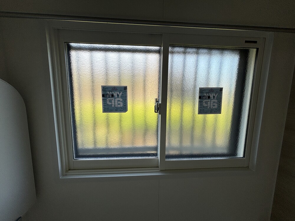 ペアガラスの樹脂サッシを新たに設置し冬場の寒さを激減しました