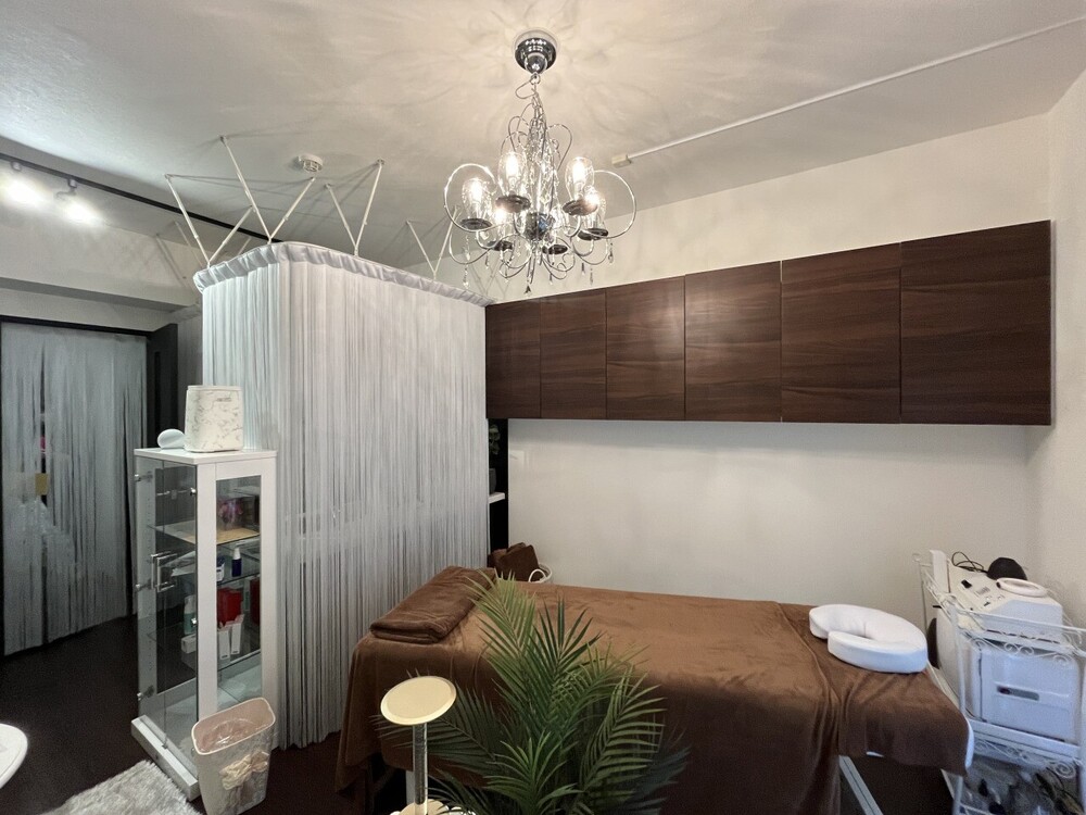 内装だけで、落ち着いた高級感のあるサロンの雰囲気に生まれ変わりました。