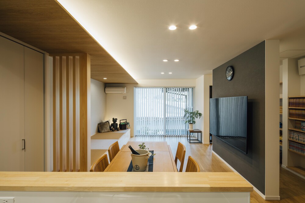 父の家、再び響く家族の声。