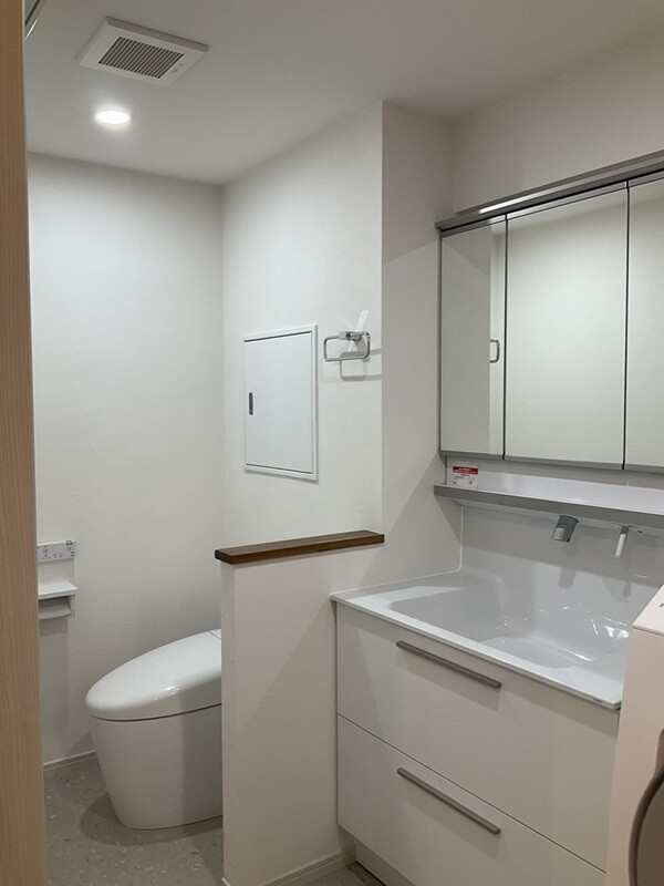 便器：TOTO　ネオレストRS1　/　洗面化粧台：TOTO　オクターブ