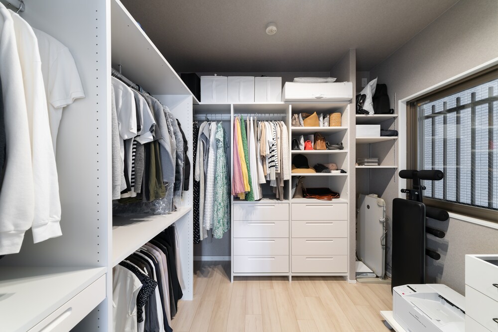 収納充実のウォークインクローゼット